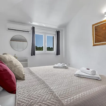 Apartments Villa Katarina Tucepi Room photo