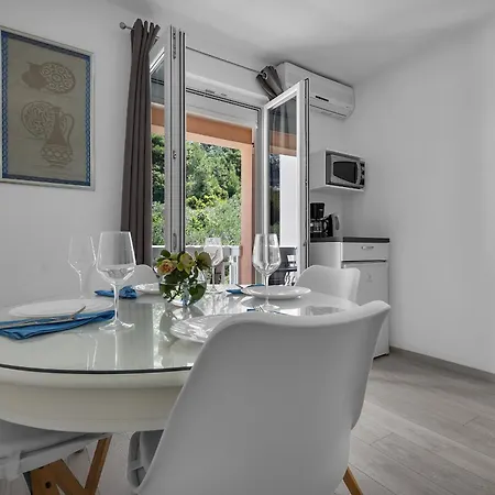 Apartments Villa Katarina Tucepi Room photo